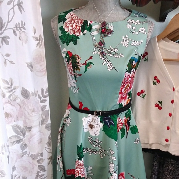 Dress - Picture 5 of 5